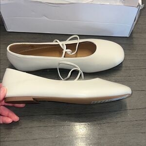 Elegant Cream Lace-Up Women's Flats